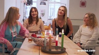 Ersties – Wilde lesbische Orgie beim Jenga-Spiel